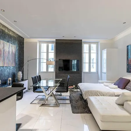 Large Renovated - Rue Hoche - Center