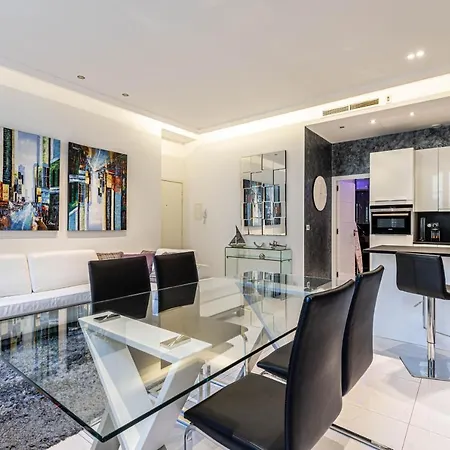 Large Renovated - Rue Hoche - Center
