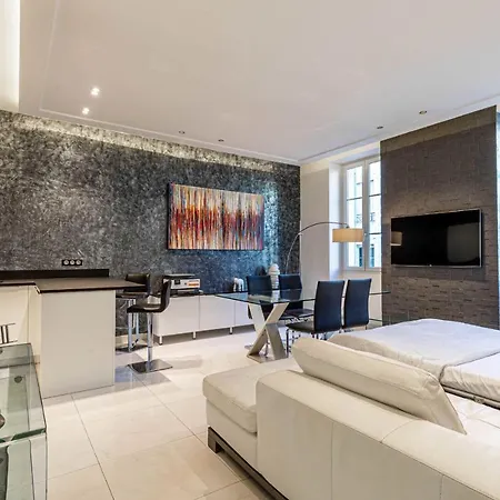 Large Renovated - Rue Hoche - Center