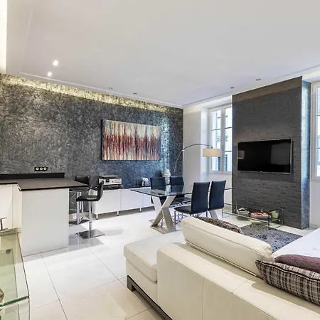 Large Renovated - Rue Hoche - Center * Cannes